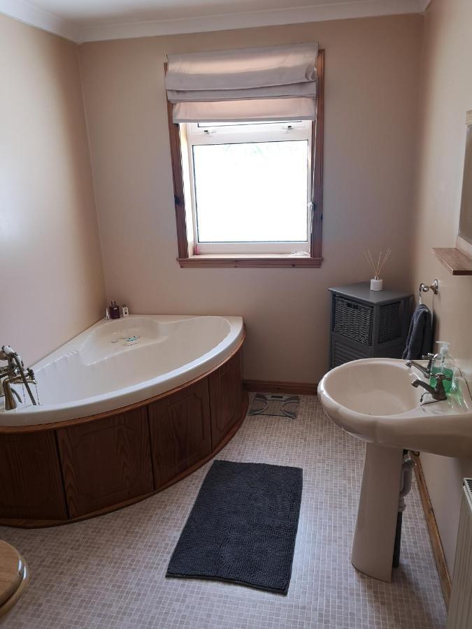 Large Private 3 Bed Bungalow Villa Stornoway  Bagian luar foto